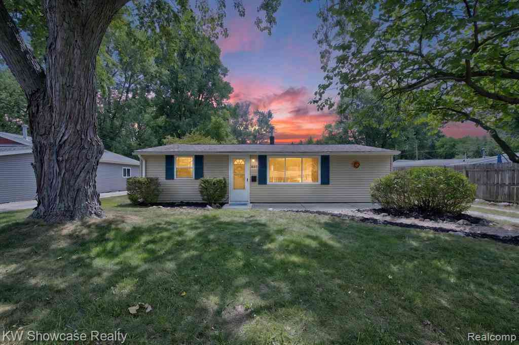 Homes For Sale - 607 Mary Court <br/> Fenton, MI 48430