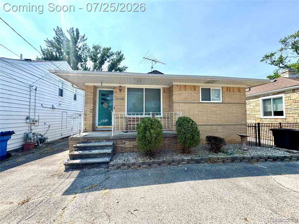 Homes For Sale - 30066 Bayview Drive <br/> Rockwood, MI 48173