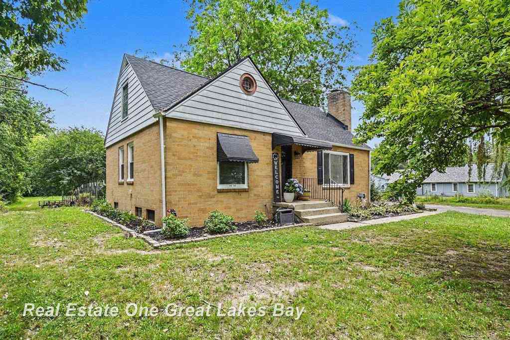 Homes For Sale - 5250 N Center Road <br/> Saginaw, MI 48604