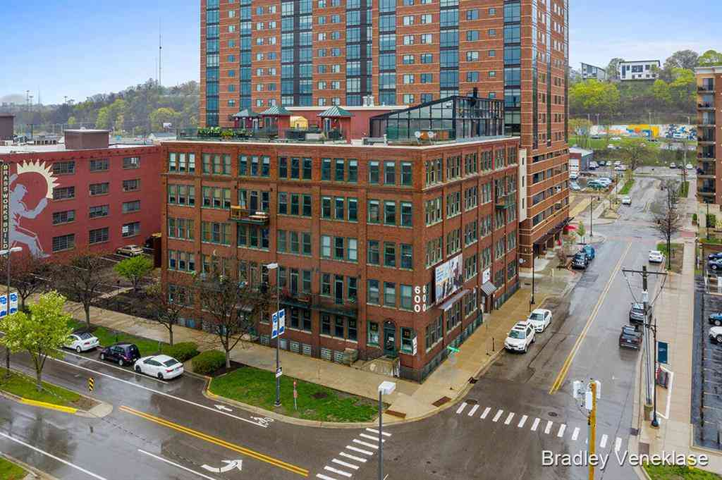 Condo For Sale - 600 Monroe Avenue Nw NW #411<br/> Grand Rapids, MI 49503