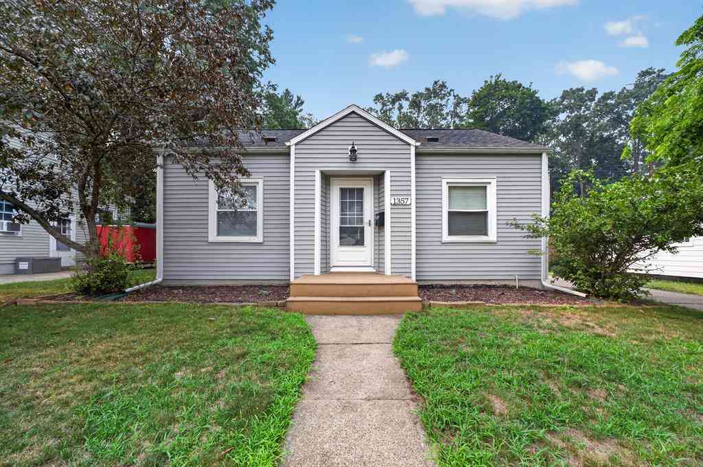 Homes For Sale - 1357 Montague Avenue <br/> Muskegon, MI 49441