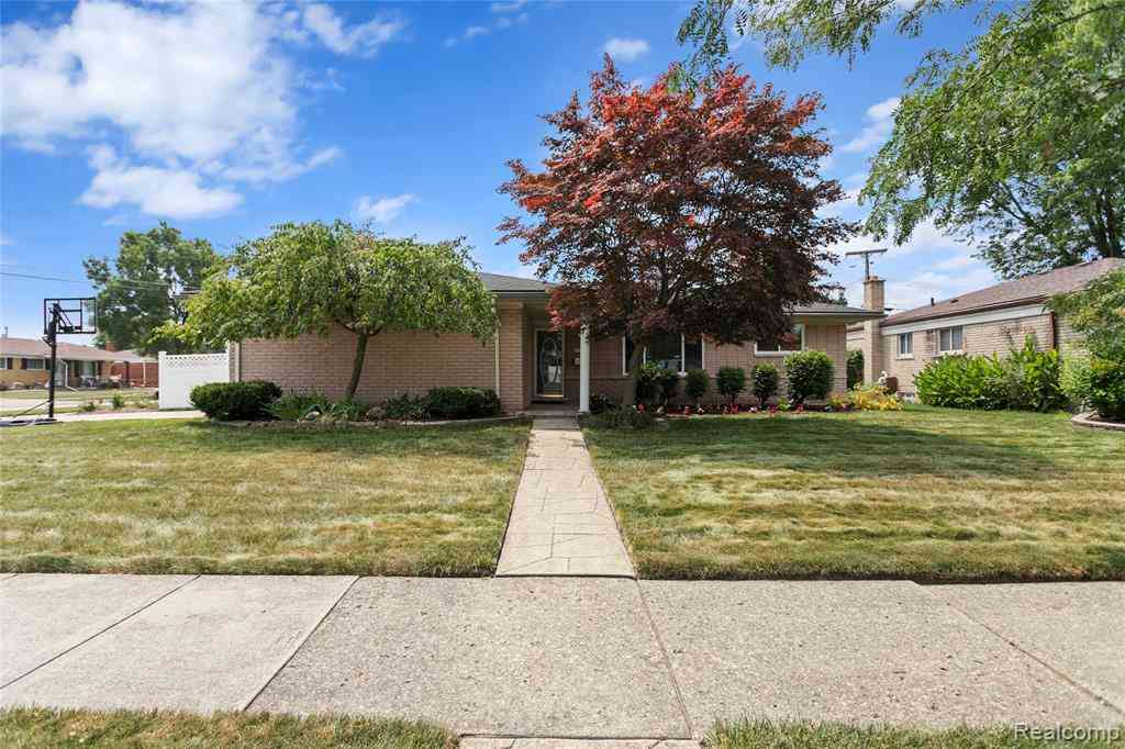 Homes For Sale - 13842 Collins Drive <br/> Warren, MI 48088