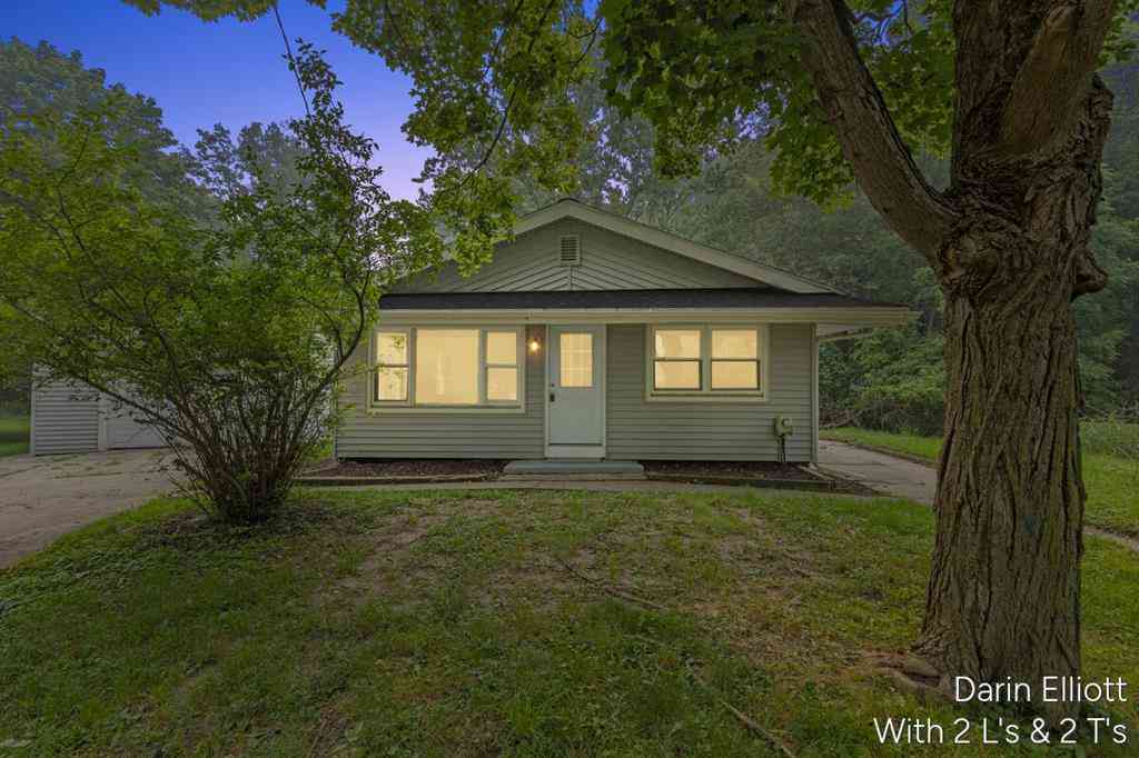 Homes For Sale - 2110 Worden Street <br/> Lansing, MI 48910