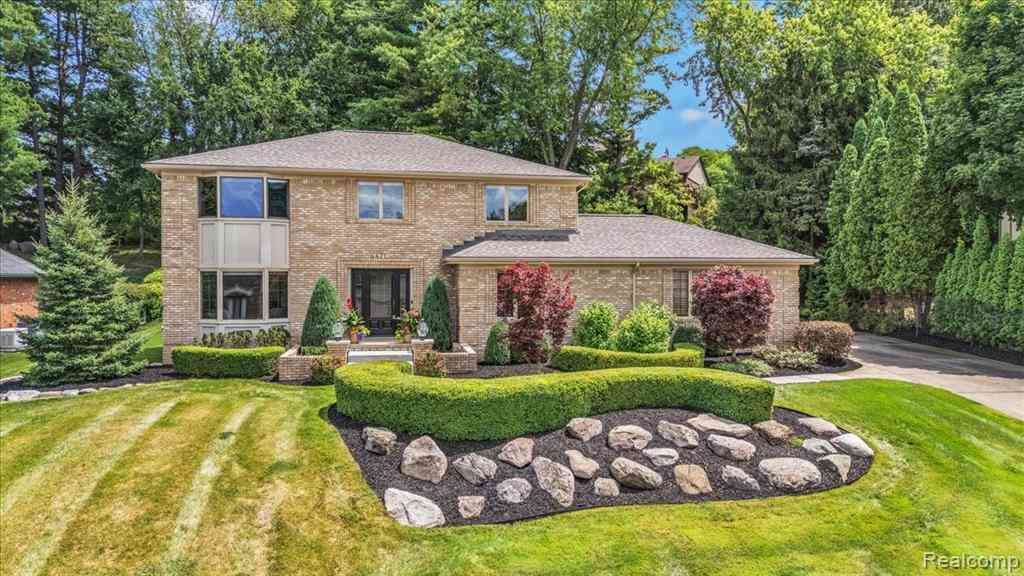 Homes For Sale - 821 Box Canyon Court <br/> Rochester, MI 48309