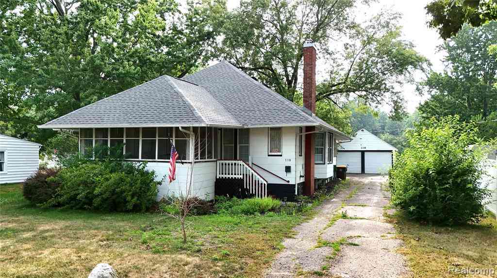 Homes For Sale - 118 Commercial Street <br/> Chesaning, MI 48616