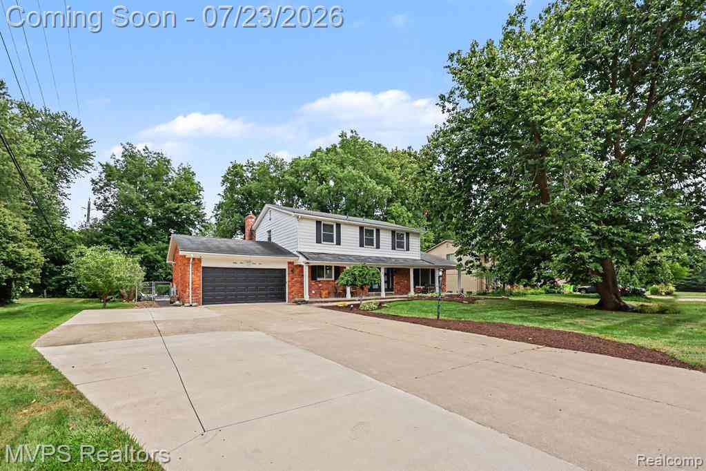 Homes For Sale - 6949 Cottonwood Knoll  <br/> West Bloomfield, MI 48322