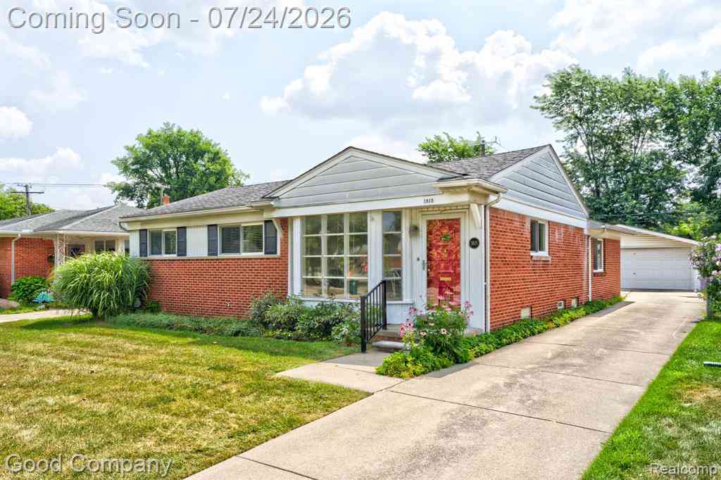 Homes For Sale - 1815 Massoit Road <br/> Royal Oak, MI 48073