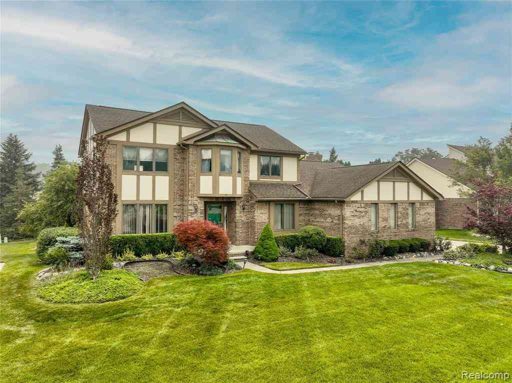 Homes For Sale - 19678 Ashley Court <br/> Livonia, MI 48152
