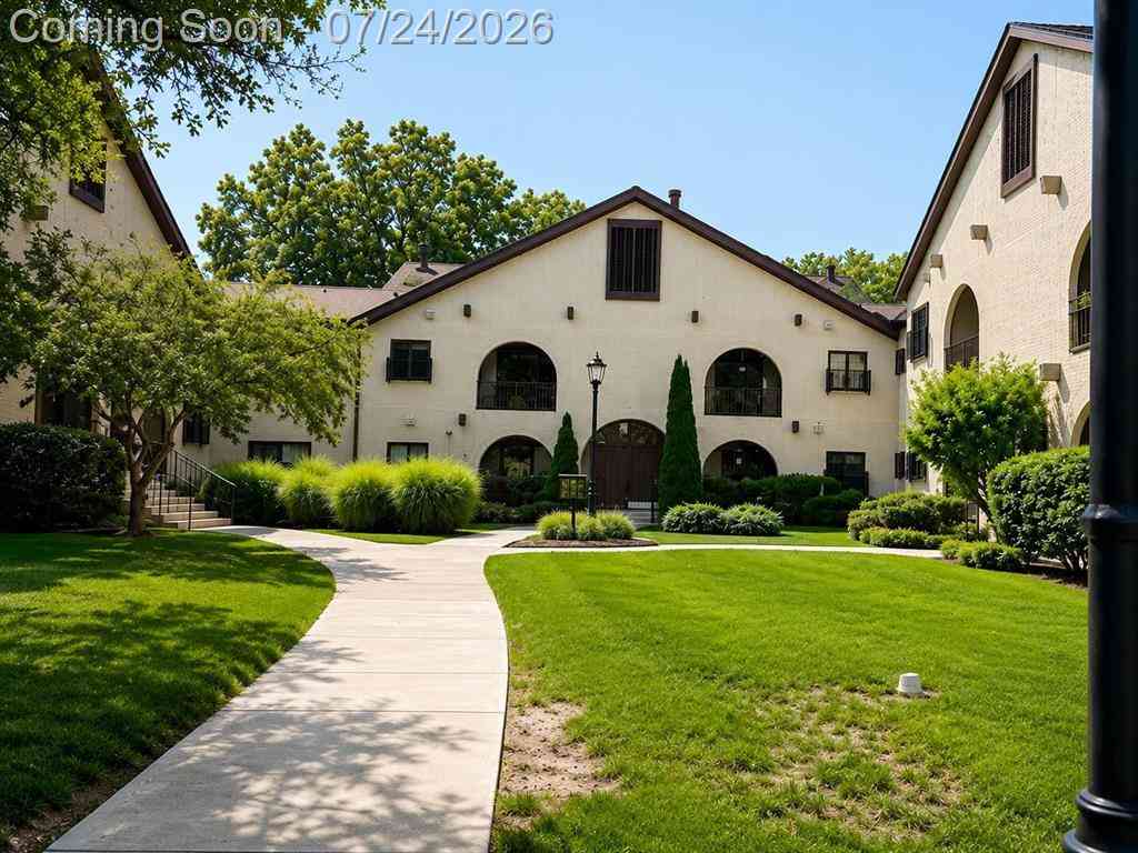Condo For Sale - 42160 Woodward #40 Avenue <br/> Bloomfield Hills, MI 48304
