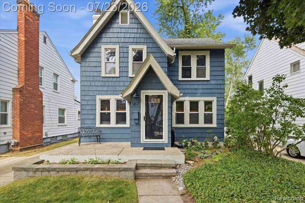 Homes For Sale - 1207 Irving Avenue <br/> Royal Oak, MI 48067