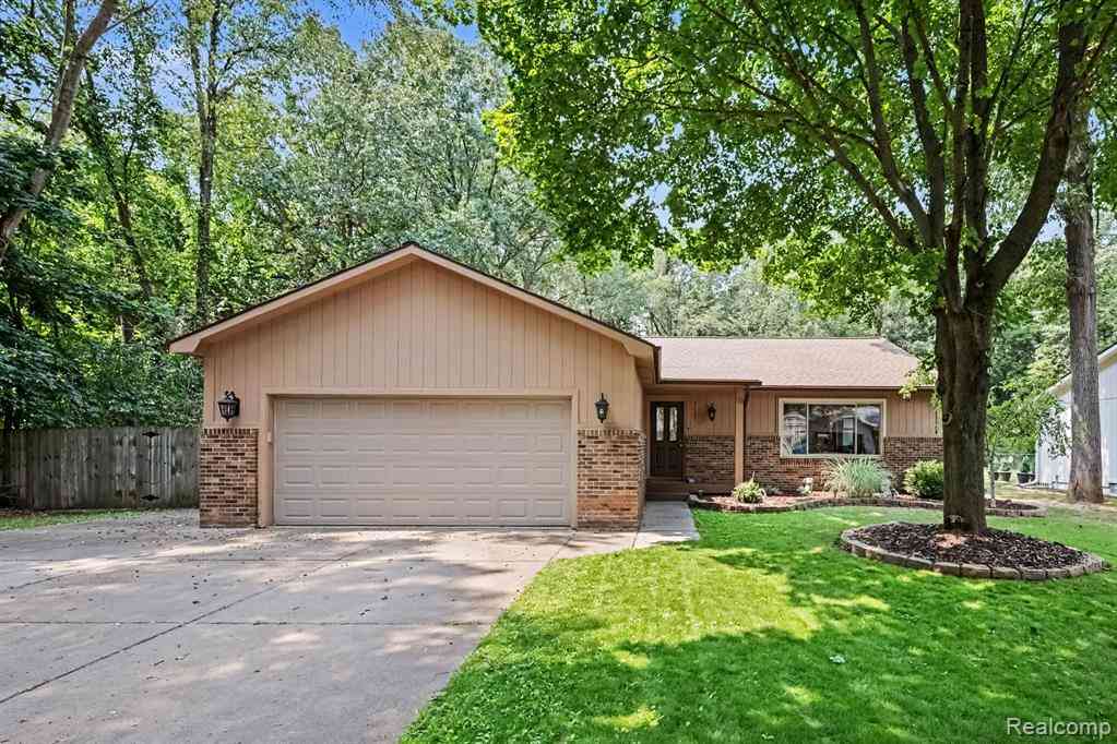Homes For Sale - 3135 Jennella Drive <br/> Commerce Twp, MI 48390