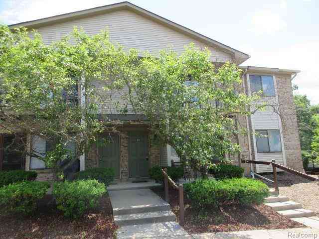 Condo For Rent - 24056 Middlebelt Road  #20<br/> Farmington Hills, MI 48336