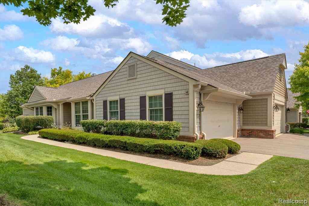 Condo For Sale - 877 Tartan Trail <br/> Bloomfield Hills, MI 48304