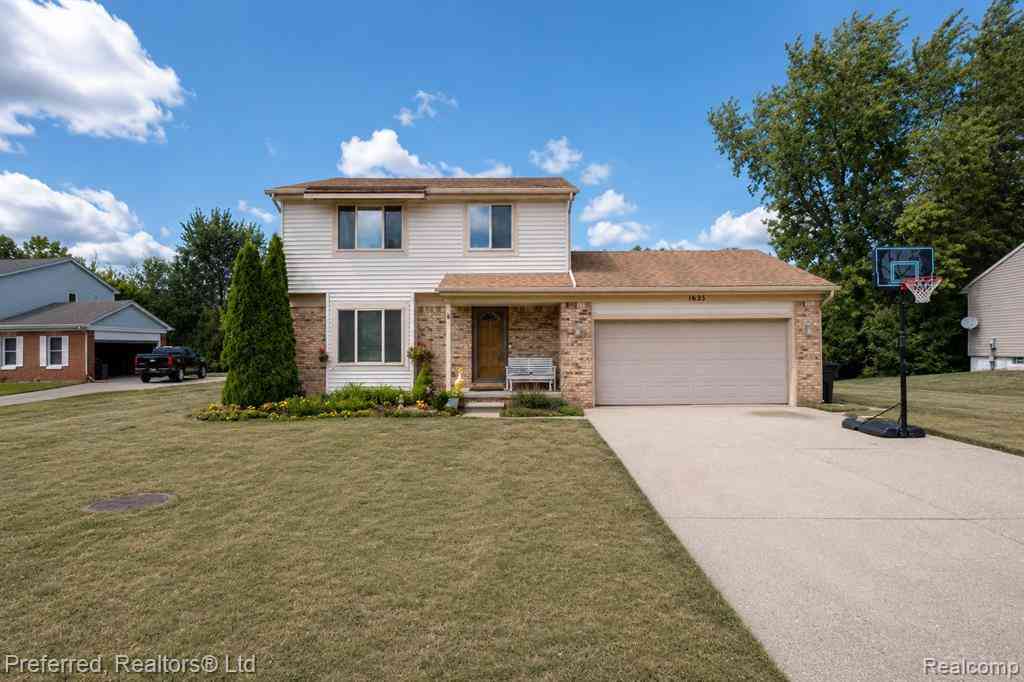 Homes For Sale - 1655 North Drive <br/> Walled Lake, MI 48390