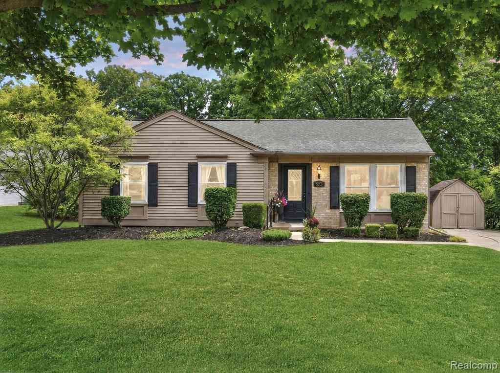 Homes For Sale - 835 Bolinger Street <br/> Rochester, MI 48307