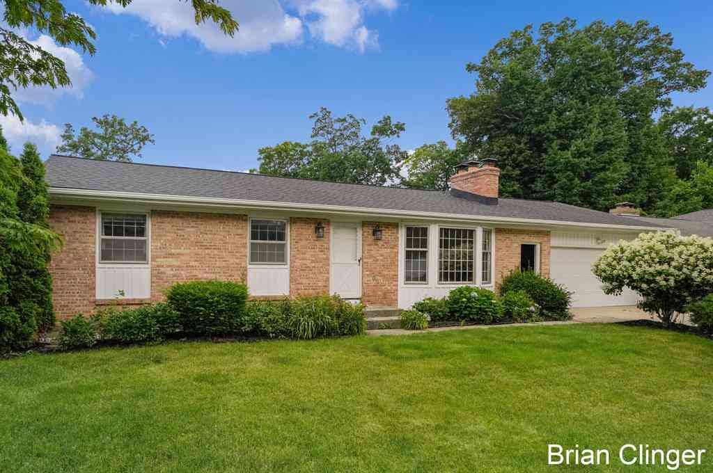 Homes For Sale - 4707 Bonnie Avenue Se SE<br/> Kentwood, MI 49508