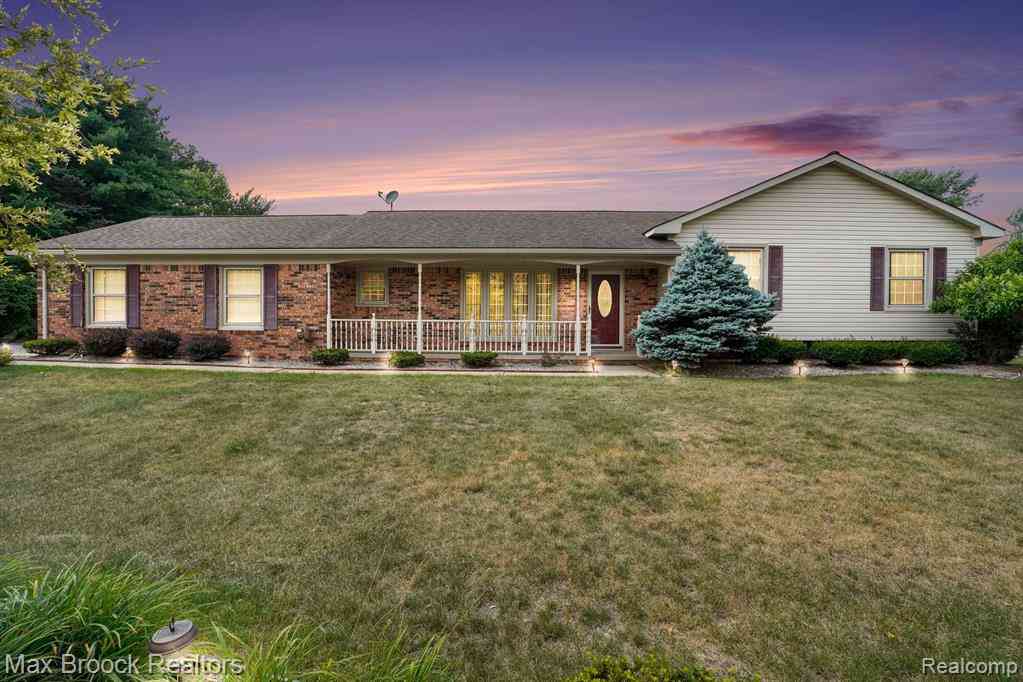 Homes For Sale - 1872 Sherlynn Drive <br/> Brighton, MI 48114