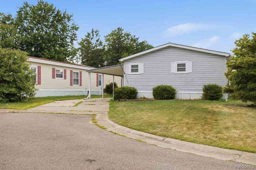 Homes For Sale - 49153 Cranberry Court <br/> Utica, MI 48315