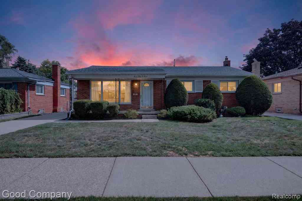 Homes For Sale - 8308 Darlene Street <br/> Warren, MI 48093