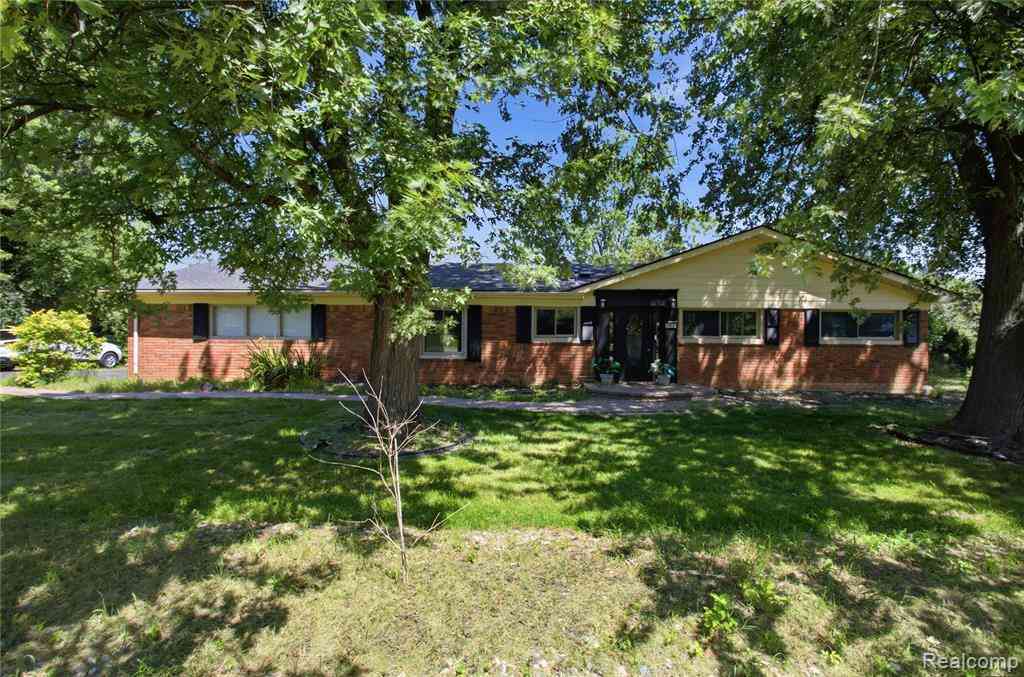 Homes For Sale - 3812 Terrybrook Road <br/> West Bloomfield, MI 48322
