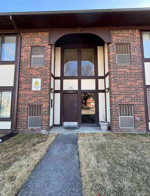 Condo For Sale - 4961 E 10 Mile Road <br/> Warren, MI 48091