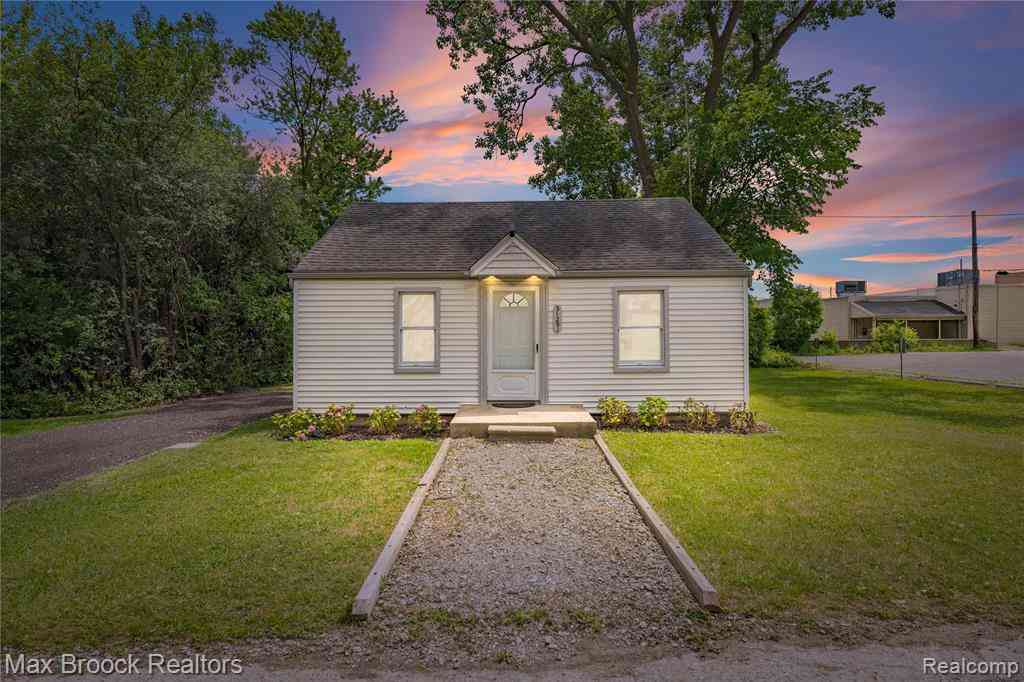 Homes For Rent - 31291 Rexwood Street <br/> Farmington, MI 48334