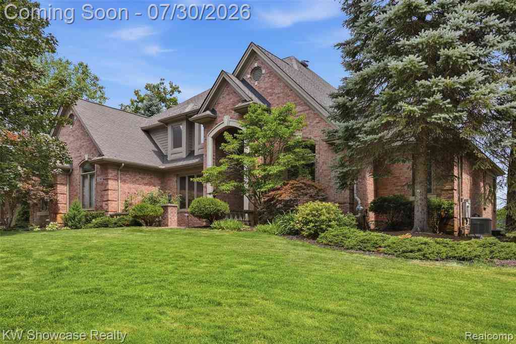 Homes For Sale - 3380 Sutton Lane <br/> Oakland County, Commerce Twp, MI 48390