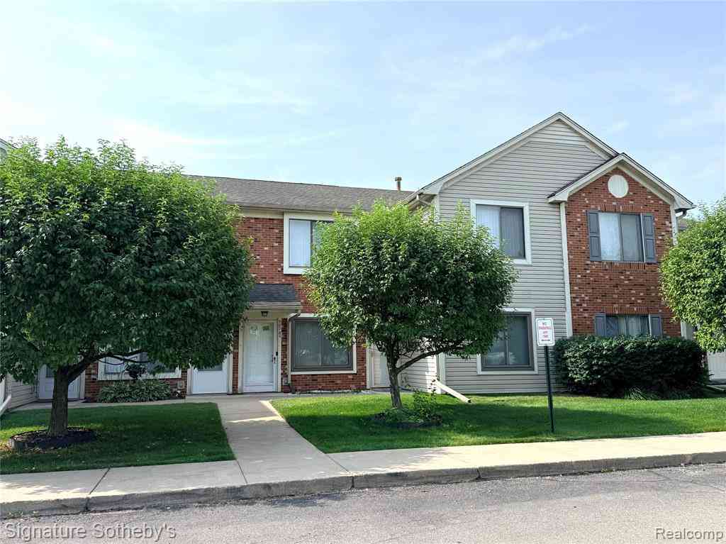 Condo For Rent - 30783 Hidden Pines Lane <br/> Macomb County, Roseville, MI 48066
