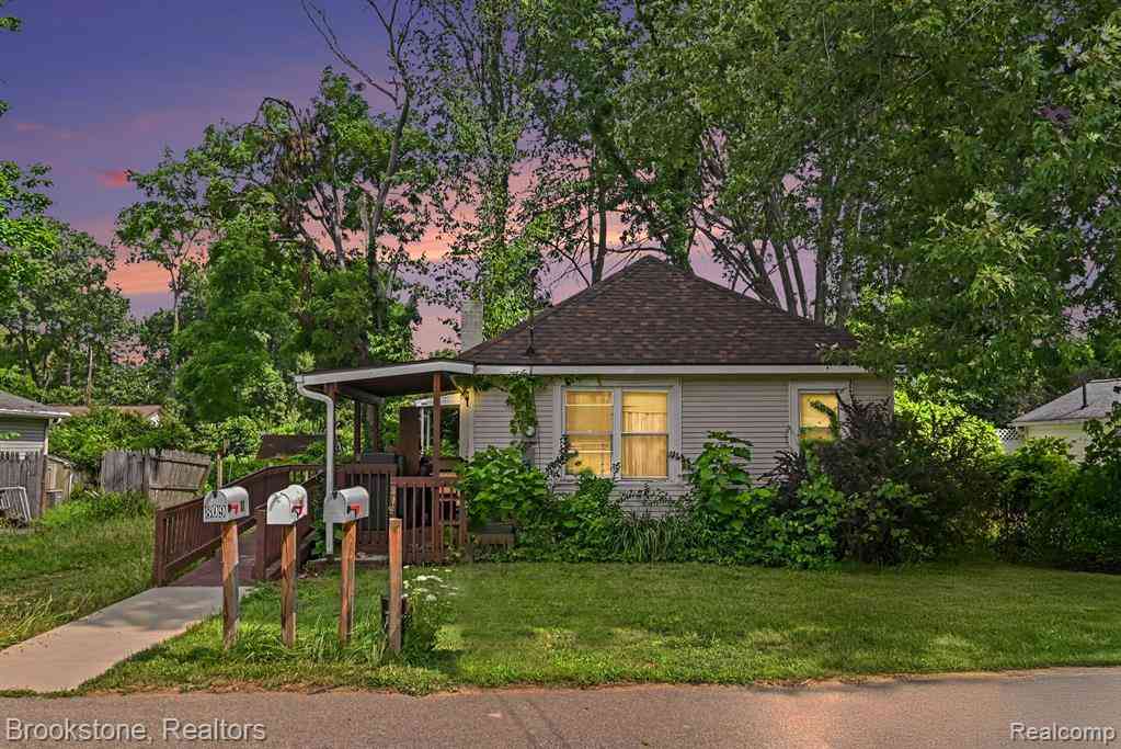 Homes For Sale - 808 Emmett Avenue <br/> Jackson, MI 49203