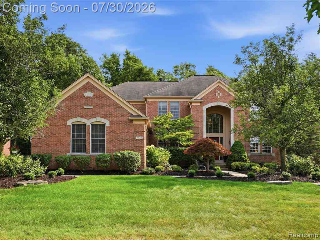 Homes For Sale - 7025 Yorkshire Court <br/> West Bloomfield, MI 48322