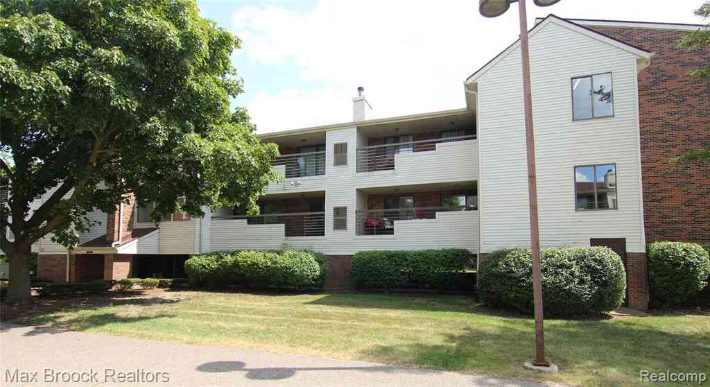 Condo For Sale - 30594 Orchard Lake Road   #50<br/> Farmington Hills, MI 48334