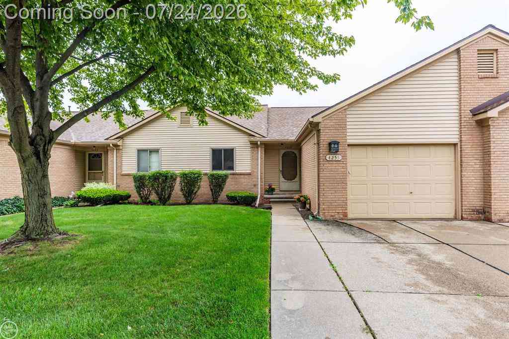 Condo For Sale - 4255 John Paul Court <br/> Warren, MI 48091