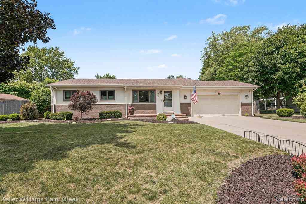 Homes For Sale - 1087 Collingwood Drive <br/> Rochester, MI 48307