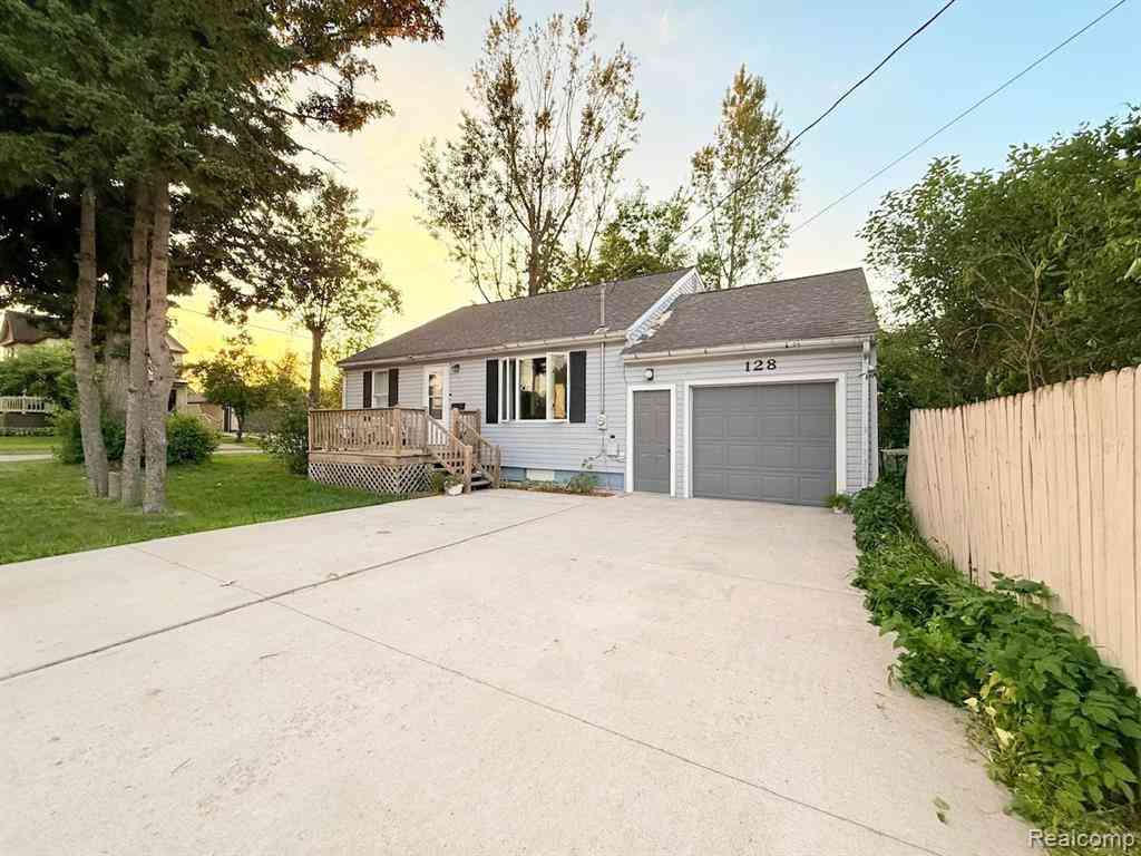 Homes For Sale - 128 W 10th Avenue <br/> Chippewa County, Sault Ste. Marie, MI 49783