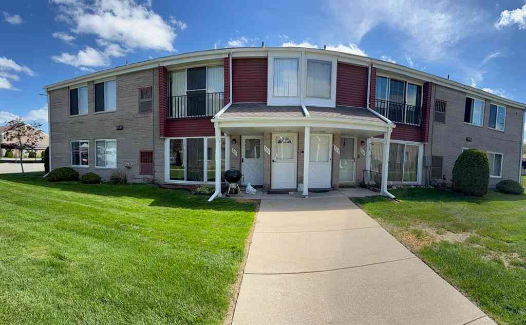 Condo For Rent - 503 Sunset Lane <br/> Macomb County, Saint Clair Shores, MI 48082