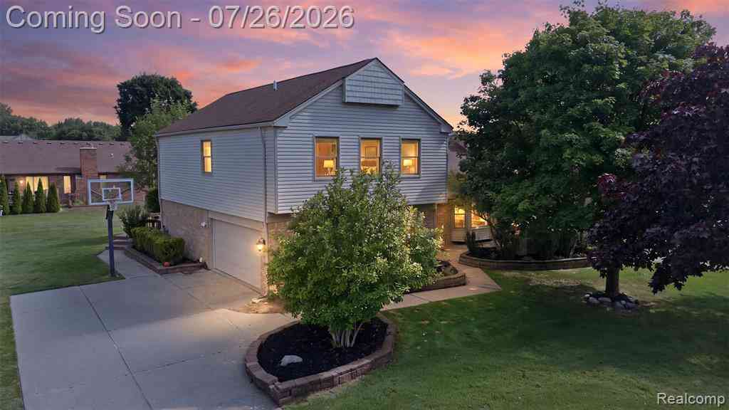 Homes For Sale - 34678 Pembroke Avenue <br/> Livonia, MI 48152