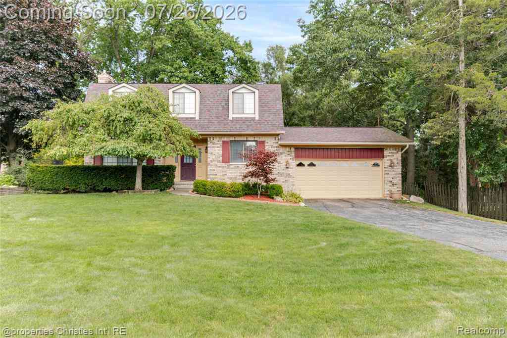 Homes For Sale - 1317 S Williams Lake Road <br/> Waterford, MI 48327