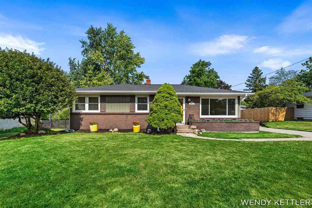 Homes For Sale - 3404 Fuller Avenue Se SE<br/> Grand Rapids, MI 49508