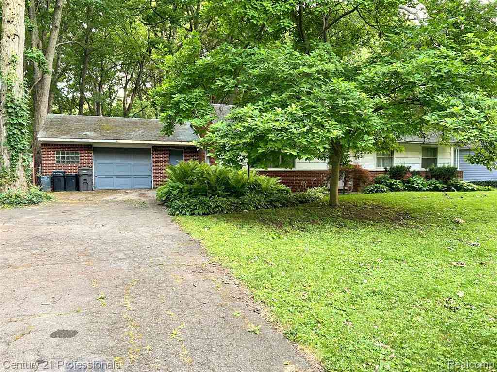 Homes For Sale - 21900 Ulrich Street <br/> Clinton Township, MI 48036