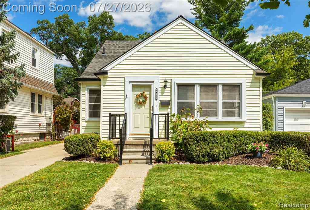 Homes For Sale - 716 Maplegrove Avenue <br/> Royal Oak, MI 48067