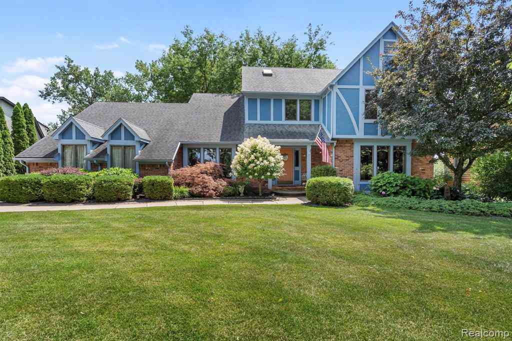 Homes For Sale - 10601 Brodhead Road <br/> Grosse Ile, MI 48138