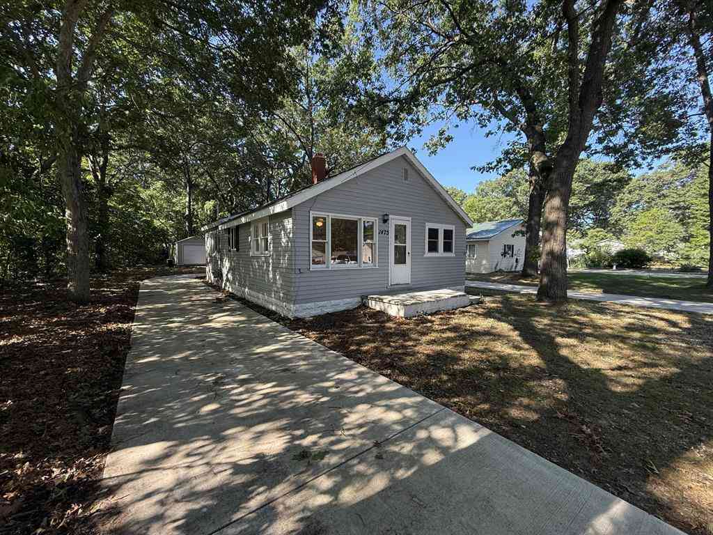 Homes For Sale - 1475 E Summit Avenue <br/> Muskegon, MI 49444