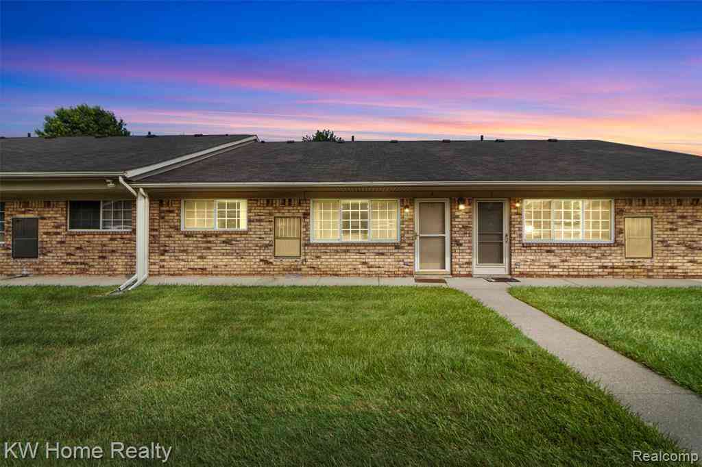 Condo For Sale - 16030 Holz Drive  #3<br/> Southgate, MI 48195