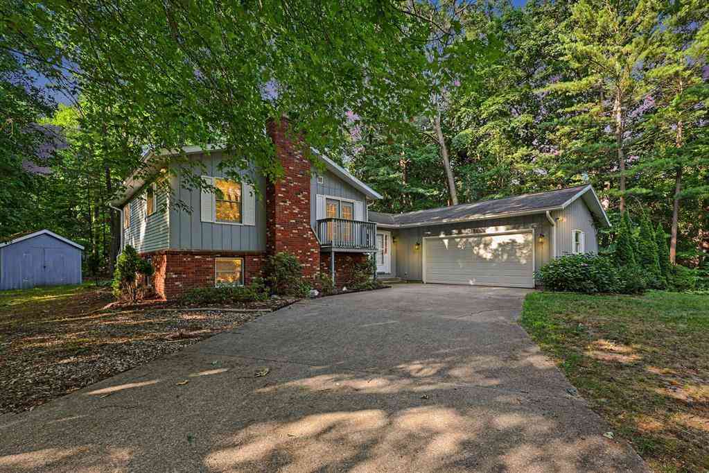 Homes For Sale - 18796 N Fruitport Road <br/> Spring Lake, MI 49456