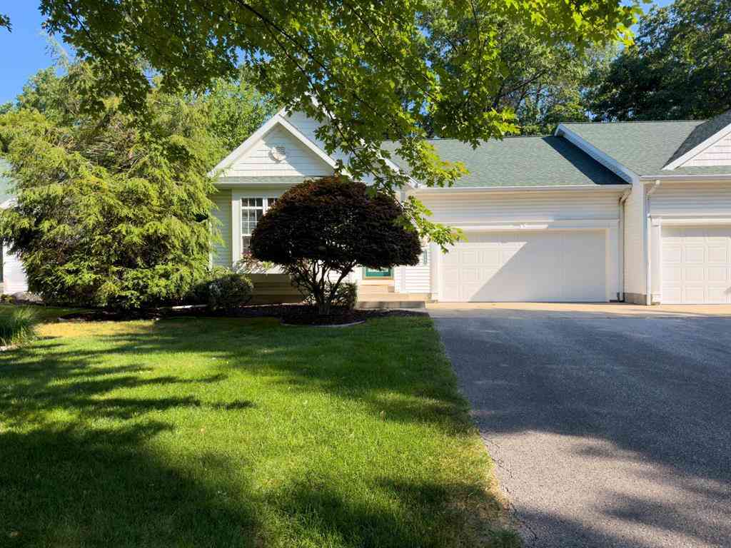 Condo For Sale - 14993 Thoroughbred Run   #2<br/> Spring Lake, MI 49456