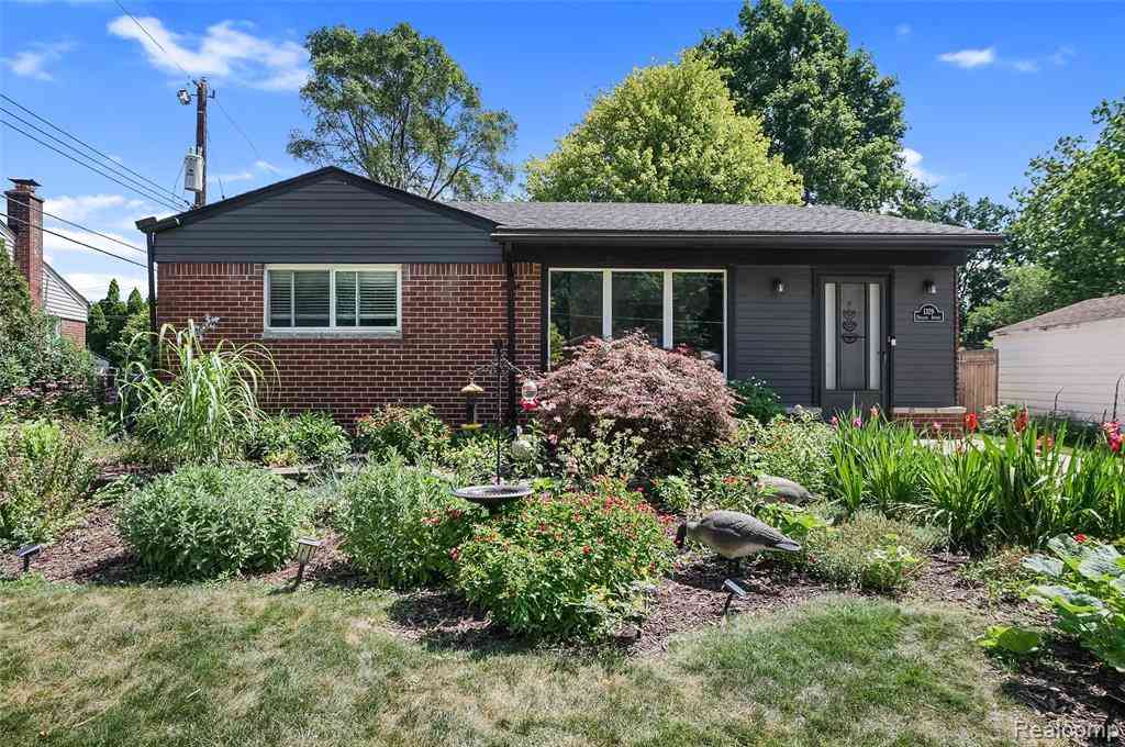 Homes For Sale - 1329 Darlene Avenue <br/> Madison Heights, MI 48071