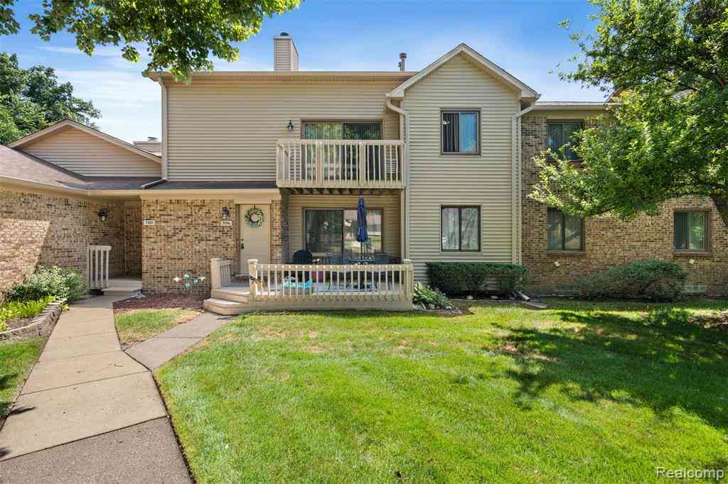 Condo For Sale - 7096 Clements  <br/> West Bloomfield, MI 48322