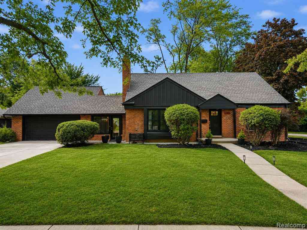 Homes For Sale - 32253 Sheridan Drive <br/> Beverly Hills, MI 48025