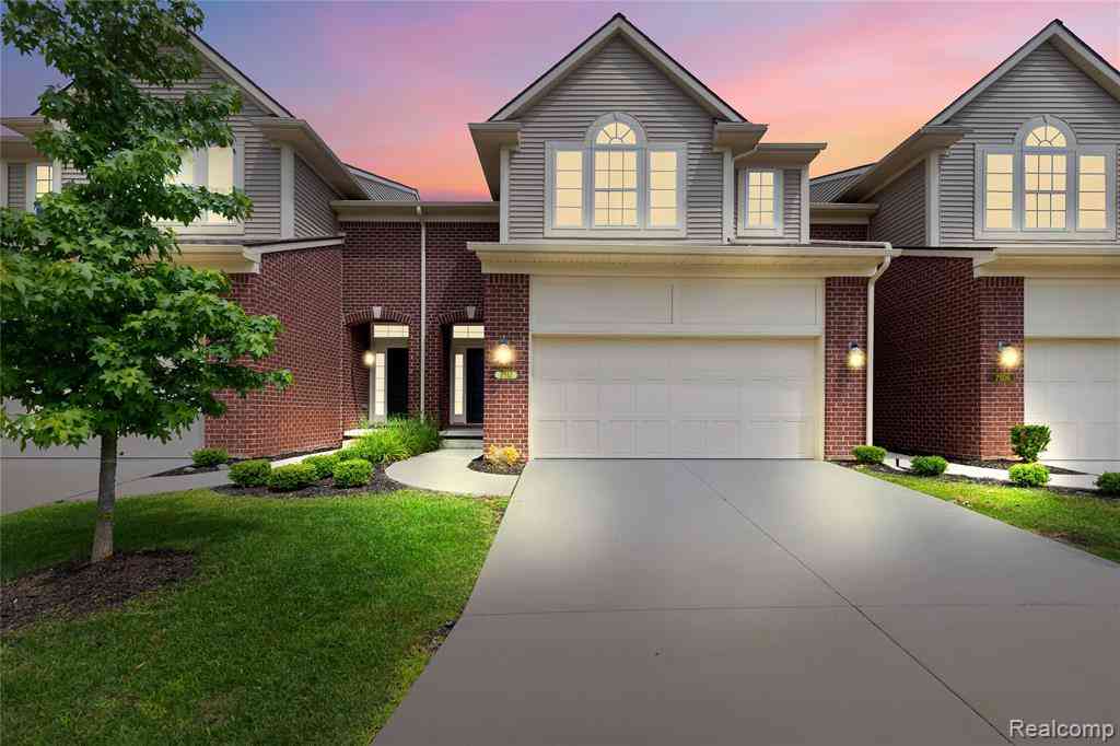 Condo For Sale - 7512 Berry Wood Lane <br/> West Bloomfield, MI 48322