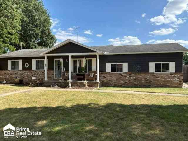Homes For Sale - 5521 Meadowcrest Drive <br/> Flint, MI 48532